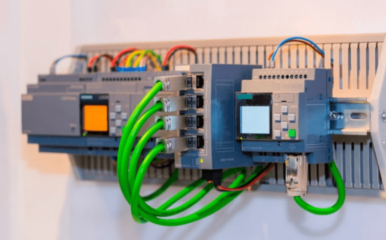 نقش کلیدی باتری در PLC
